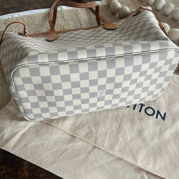 Louis Vuitton Damier Azur Tote - Cream and Brown - Picture 4 of 9
